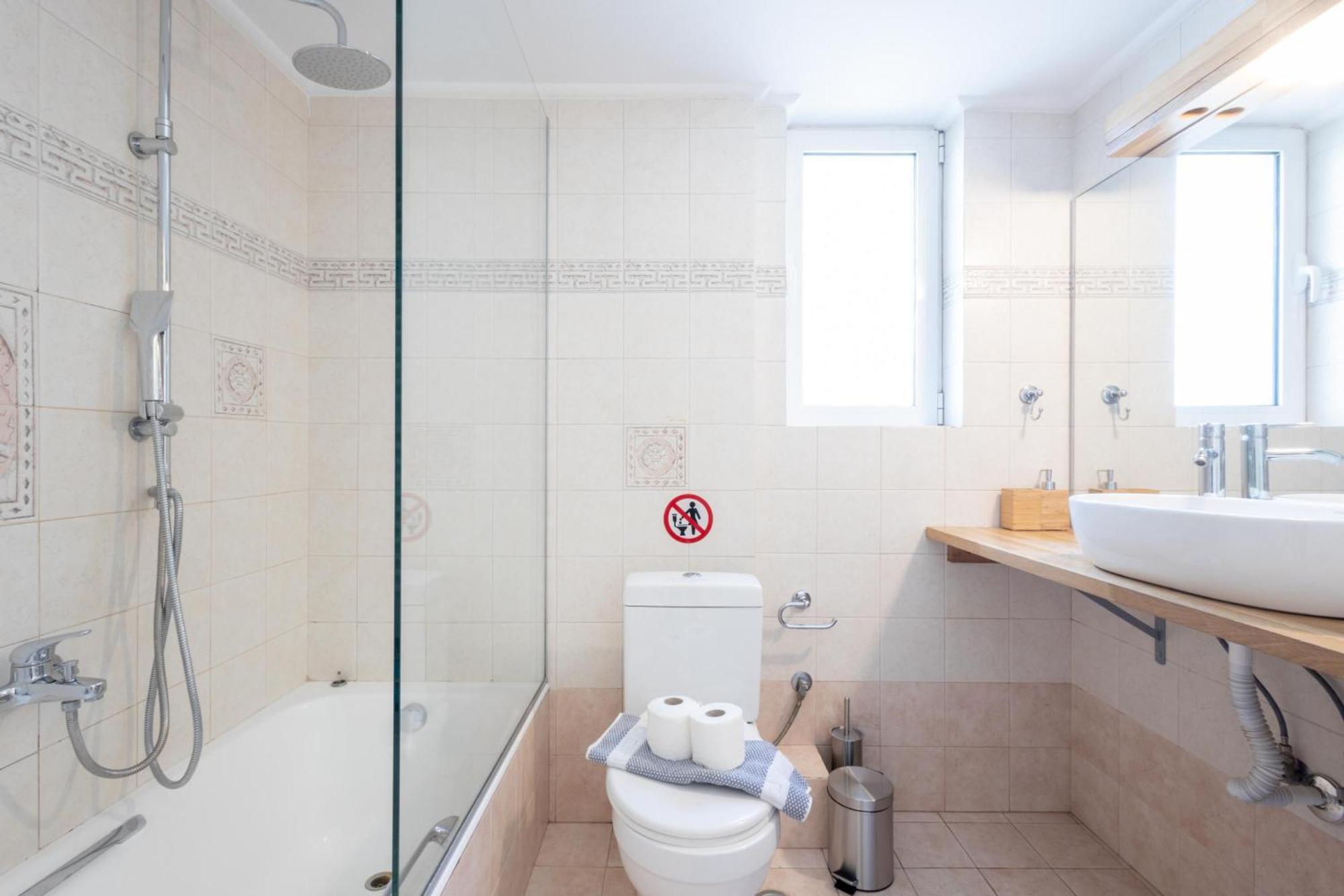 Luxury And Spacious Apt For 6 Guests Atena Exterior foto